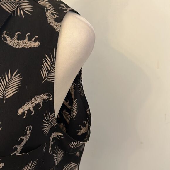 Carmen Carmen Marc Valvo black cheetah sleeveless button front blouse Size L - Picture 4 of 9